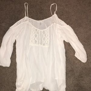 White mid sleeve shoulder cut out shirt